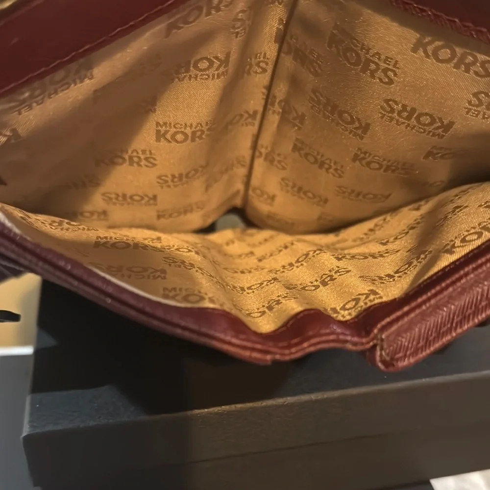 Michael Kors Burgundy Designer Women's Wallet/Wrislet In Great Condition - Picture 8 of 13